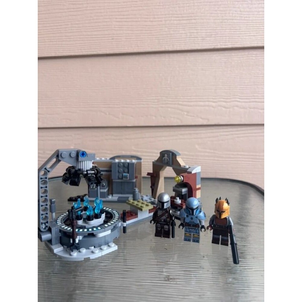 Lego Star Wars The Armorers Mandalorian’s Forage